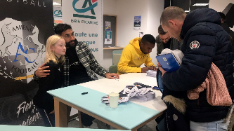 حضور سامان قدوس در مراسم دیدار با هواداران آمیان حضور سامان قدوس در مراسم دیدار با هواداران آمیان