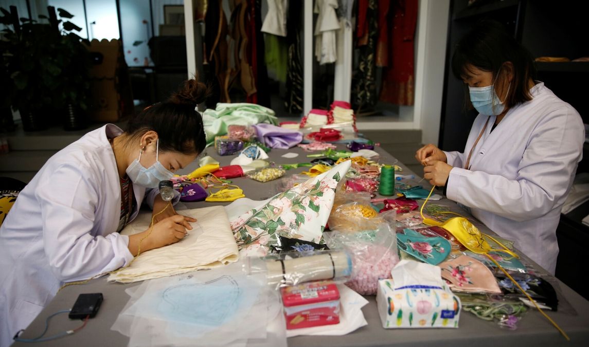 کارگاه تولید ماسک لوکس در چین