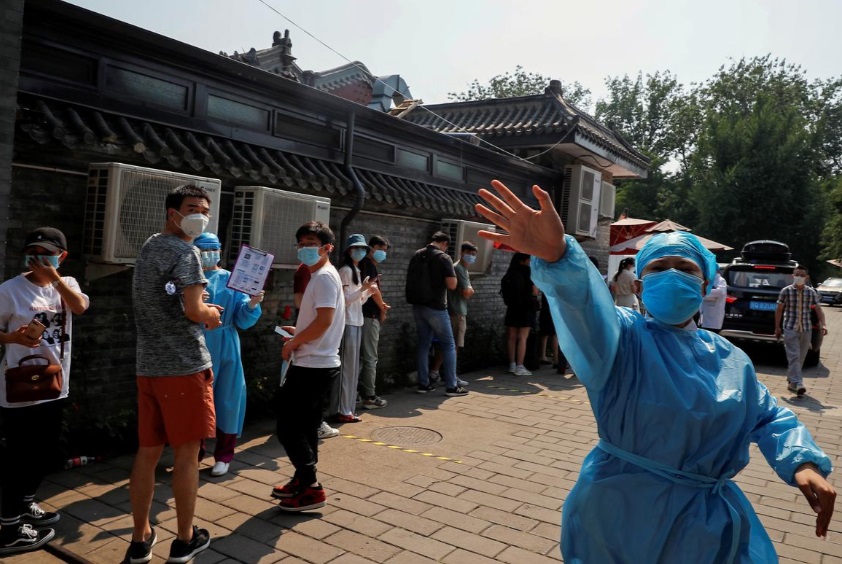 چک گسترده پیک و  مواد غذایی در پکن/ دلیل: موج جدید کرونا بررسی پیک های چین