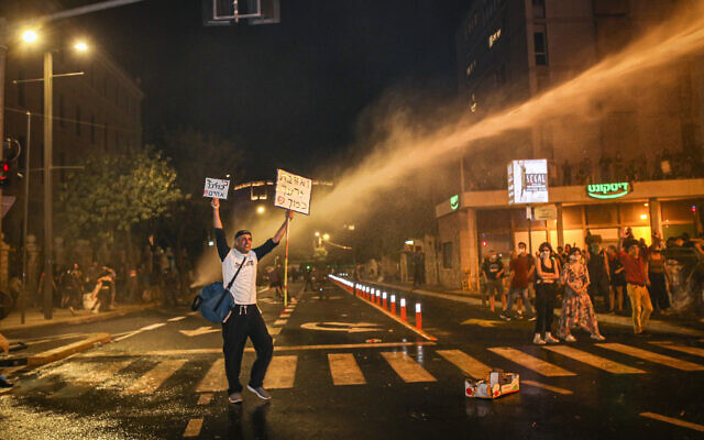 سومین شب تظاهرات در اسرائیل (+عکس)/ اعتراض به بحران اقتصادی در دوران کرونایی تظاهرات اسرائیل