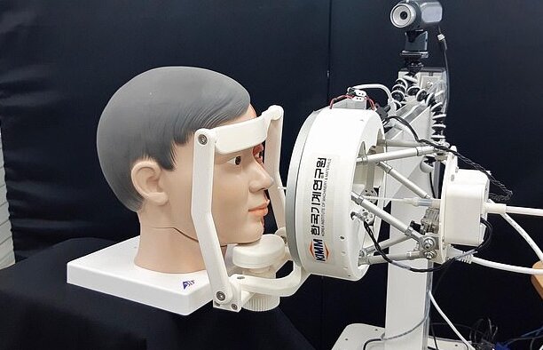 رباتها برای انجام تست کرونا جاگزین انسان میشوند رباتها برای انجام تست کرونا جاگزین انسان میشوند