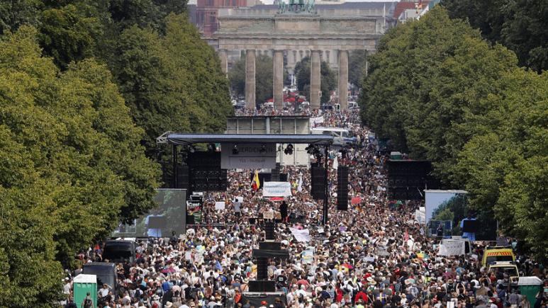 لغو مجوز مخالفان محدودیتهای کرونایی برای تظاهرات در برلینِ آلمان  تظاهرات در برلینِ آلمان