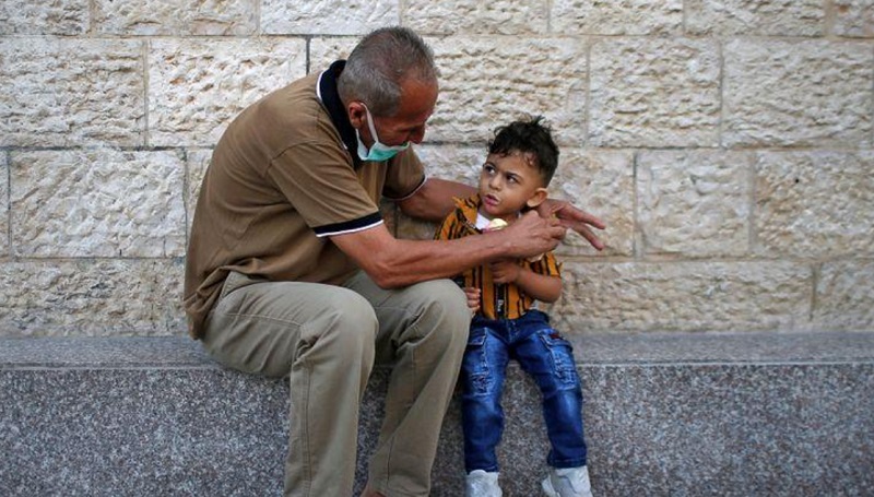 ماسک، راهکار مردم در منطقه شلوغ غزه ماسک، راهکار مردم در منطقه شلوغ غزه