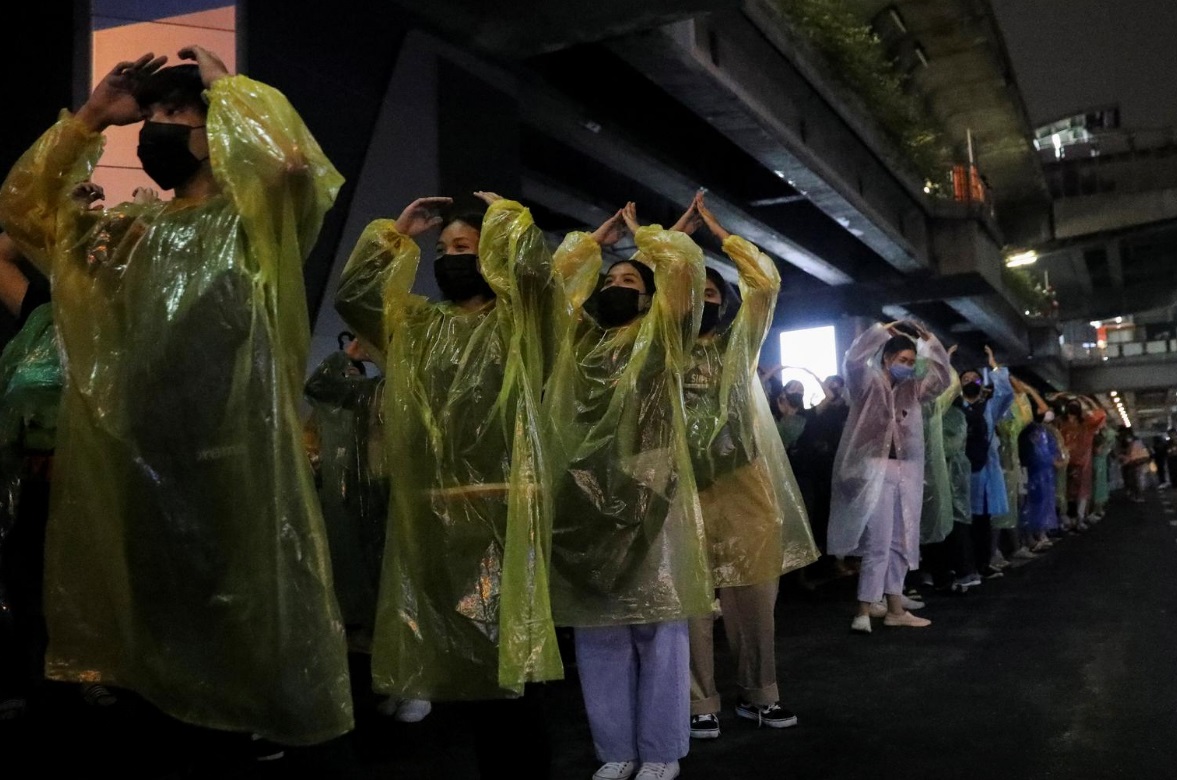 زبان جدید تظاهرات تایلند: اشتاه دستها اشاره دست زبان جدید اعتراضات تایلند