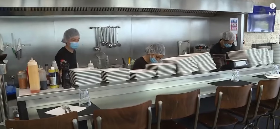 کرونا در فرانسه/ عبور مبتلایان از مرز 500 هزار نفر/  اعتراض به تعطیلی رستورانها در مارسی یک رستوران در مارسی فرانسه