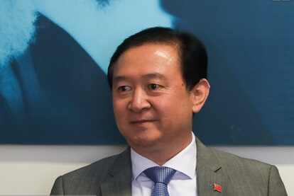 سفیر چین: واکسن کرونا را پس از تولید به ایران هم میدهیم سفیر چین: واکسن کرونا را پس از تولید به ایران هم میدهیم