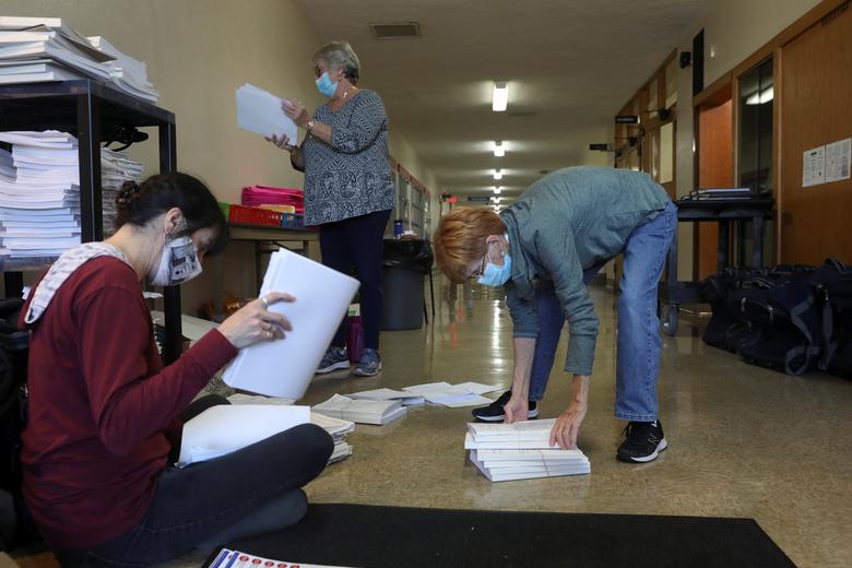 شمارشی آرا در رقابتی سخت و نزدیک (+عکس) شمارشی آرا در رقابتی سخت و نزدیک (+عکس)