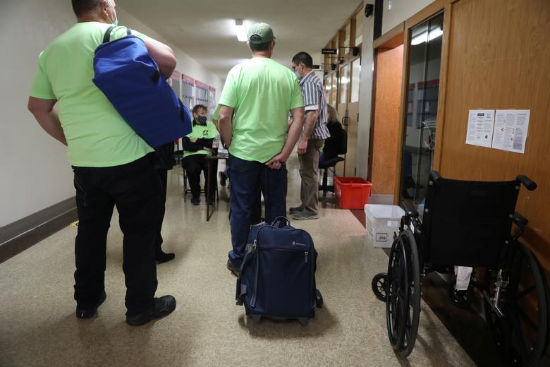 شمارشی آرا در رقابتی سخت و نزدیک (+عکس) شمارش آرا در انتخابات آمریکا