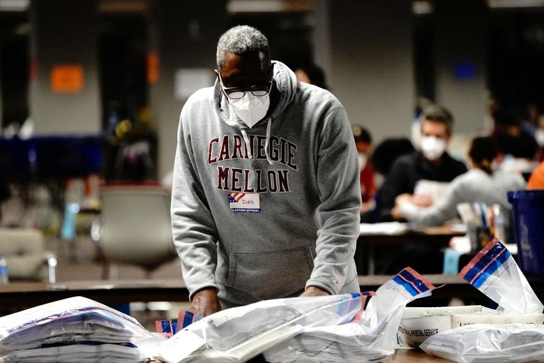 شمارشی آرا در رقابتی سخت و نزدیک (+عکس) شمارش آرایانتخابات 2020  آمریکا