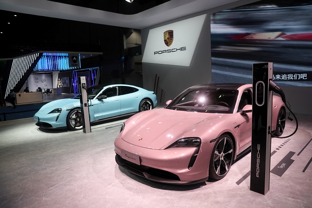 از اموتزیونه تا ولوو؛ خودروهای حاضر در سومین دوره نمایشگاه بین المللی واردات چین (+عکس) از اموتزیونه تا ولوو؛ خودروهای حاضر در سومین دوره نمایشگاه بین المللی واردات چین (+عکس)