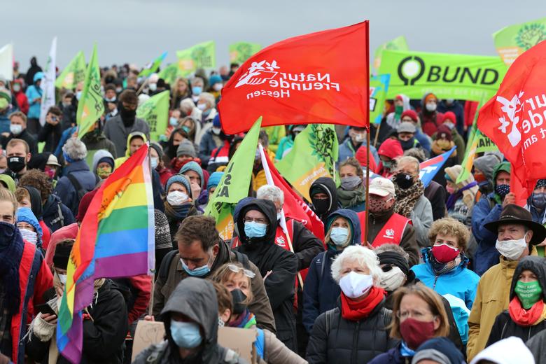 معترضان به ساخت بزرگراه در میان جنگلهای آلمان (+عکس) معترضان به ساخت بزرگراه در میان جنگلهای آلمان (+عکس)