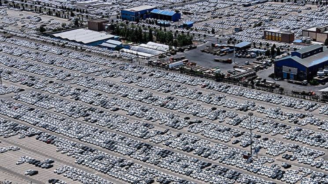 مدیرعامل ایران خودرو:9500  خودرو در انتظار تعیین قیمت کف کارخانه مانده است مدیرعامل ایران خودرو:9500  خودرو در انتظار تعیین قیمت کف کارخانه مانده است