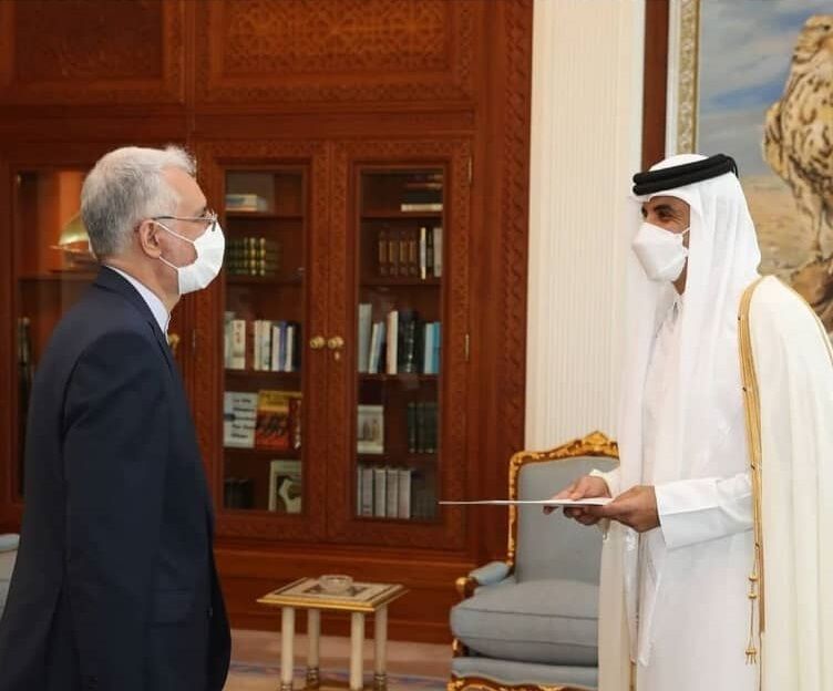 تقدیم استوارنامه سفیر جدید ایران به  امیر قطر (+عکس) تقدیم استوارنامه سفیر جدید ایران به  امیر قطر (+عکس)