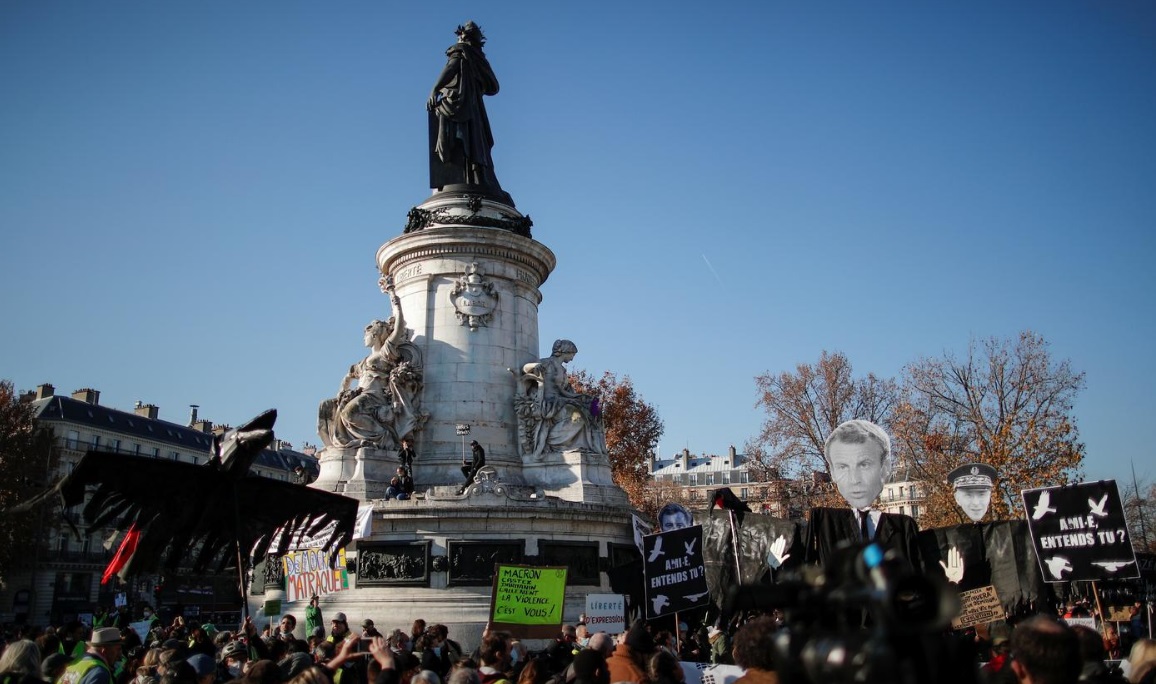 تظاهرات علیه خشونت پلیس فرانسه/ شلیک گاز اشکآور، درگیری فیزیکی و بازداشت معترضان تظاهرات علیه خشونت پلیس فرانسه/ شلیک گاز اشکآور، درگیری فیزیکی و بازداشت معترضان