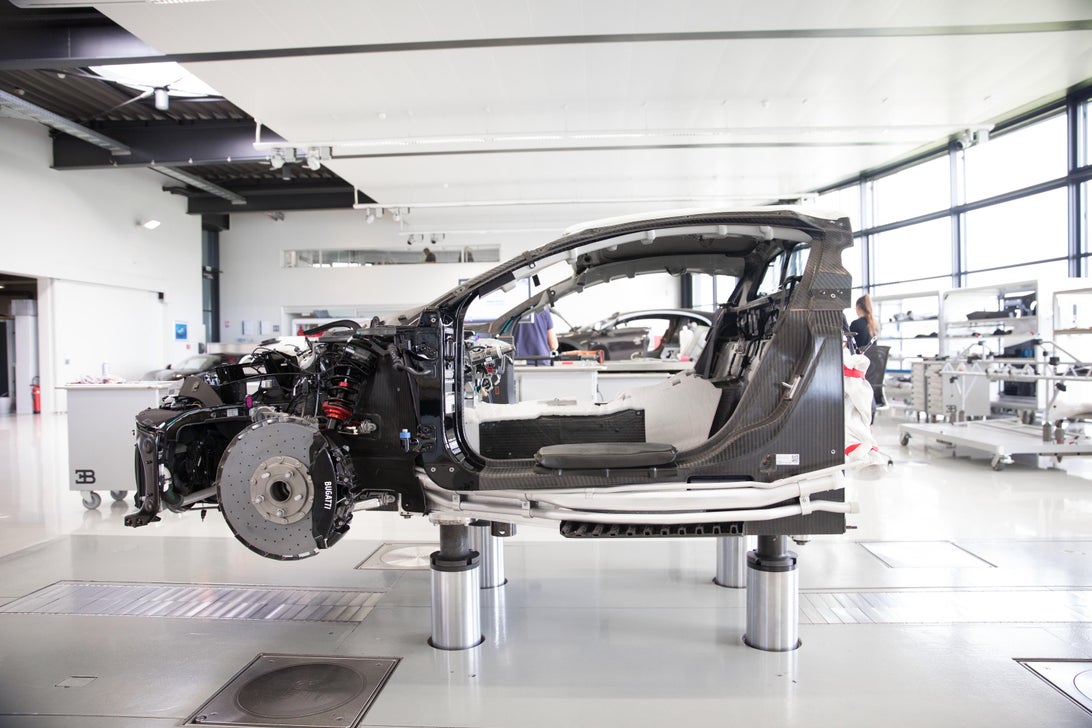 بوگاتی شیرون چگونه تولید می شود؛ ترکیب هنر و مهندسی در یک 