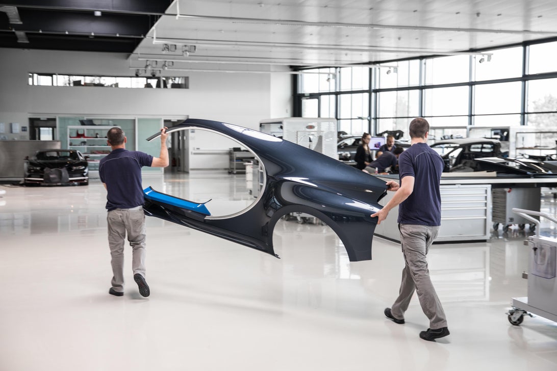 بوگاتی شیرون چگونه تولید می شود؛ ترکیب هنر و مهندسی در یک 