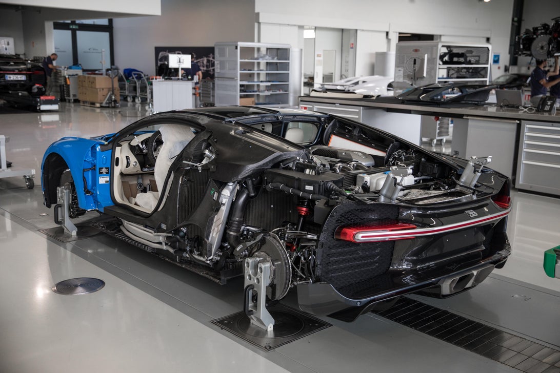 بوگاتی شیرون چگونه تولید می شود؛ ترکیب هنر و مهندسی در یک 