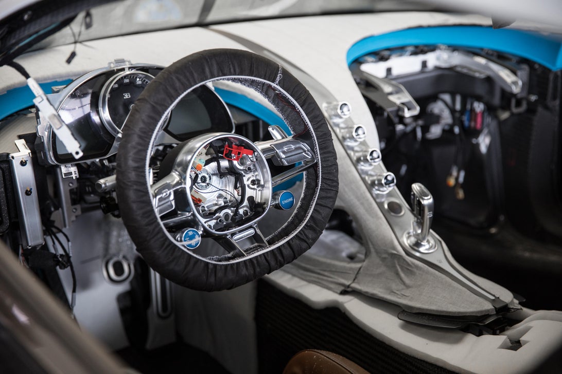 بوگاتی شیرون چگونه تولید می شود؛ ترکیب هنر و مهندسی در یک 