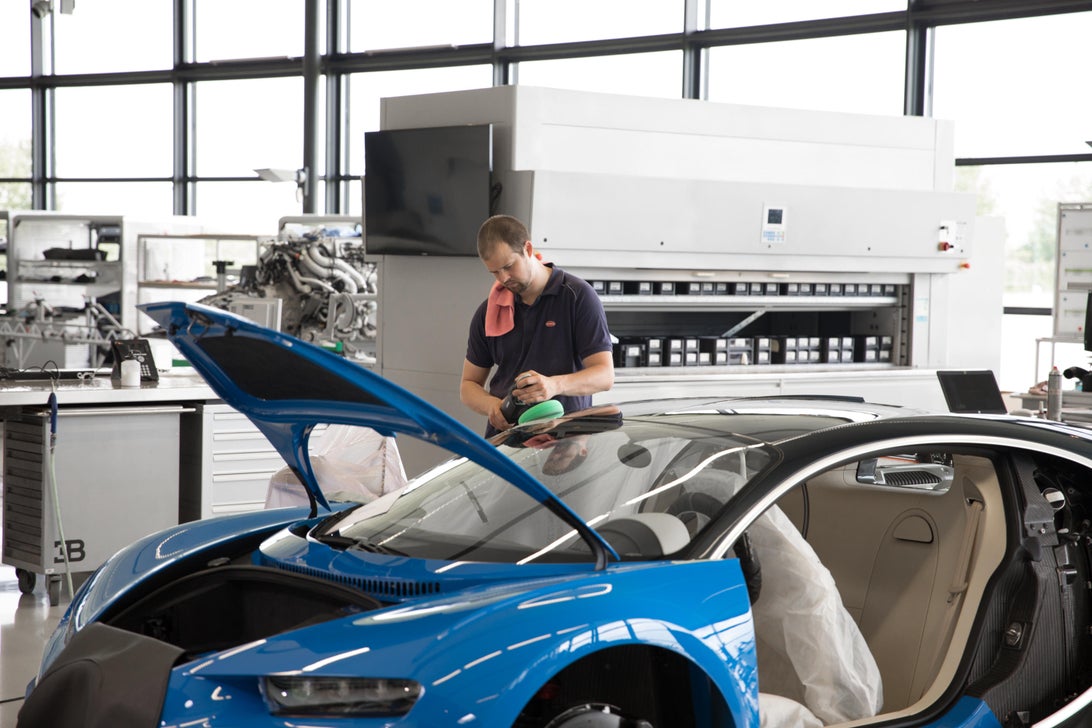 بوگاتی شیرون چگونه تولید می شود؛ ترکیب هنر و مهندسی در یک 