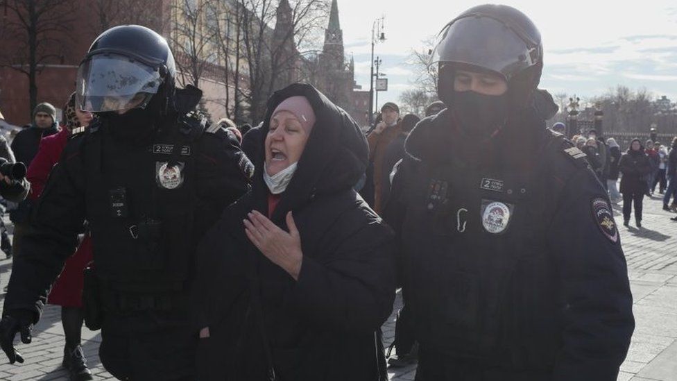 تظاهرات ضد جنگ روسیه؛ دستگیری 4300 نفر/ 4300  بازداشتی در تظاهرات ضد جنگ روسیه