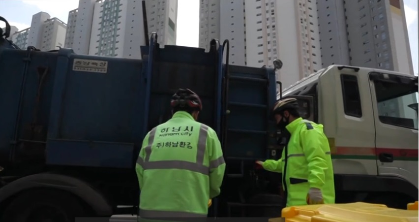 تیم مخصوص بازیافت زباههای غذایی در کره جنوبی