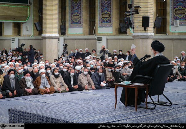 مقام معظم رهبری: راه رفع وسوسه تبلیغاتیِ اثرگذار بر ذهن جوان و نوجوان باتوم نیست، تبیین و روشنگری است