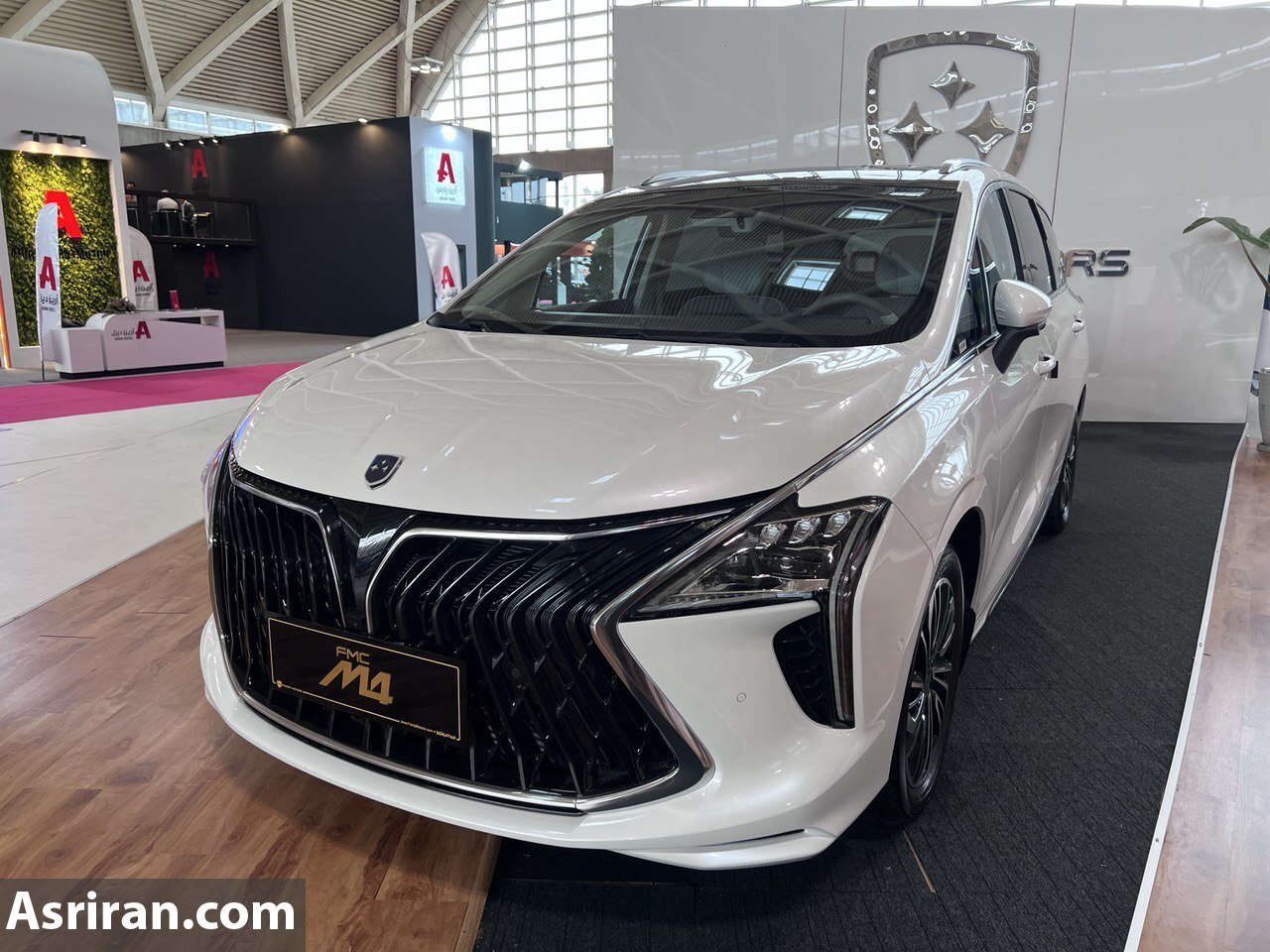 نگاهی به سوبا M4 یک 7 نفره لوکس، محصولی از خودروسازی فردا (+عکس) نگاهی به سوبا M4 یک 7 نفره لوکس، محصولی از خودروسازی فردا (+عکس)