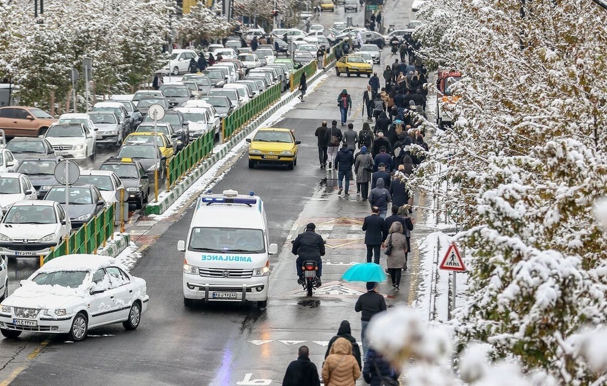 برف و باران در جاده‌های ۱۰ استان کشور