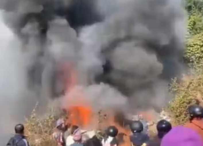 سقوط هواپیمای مسافری در نپال (+عکس)