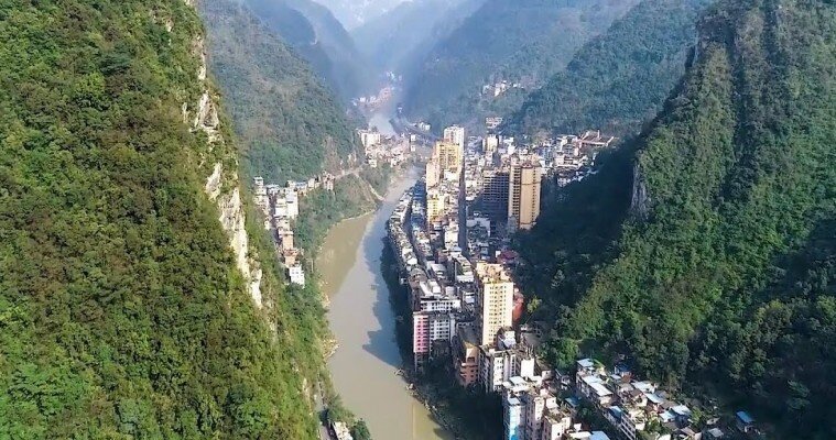 باریک‌ترین شهر جهان کجاست؟ (عکس)