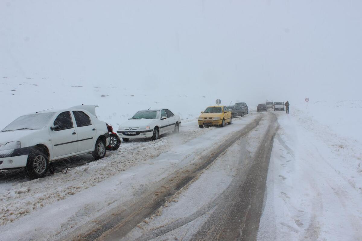 بارش برف و باران در ١٩ جاده کشور