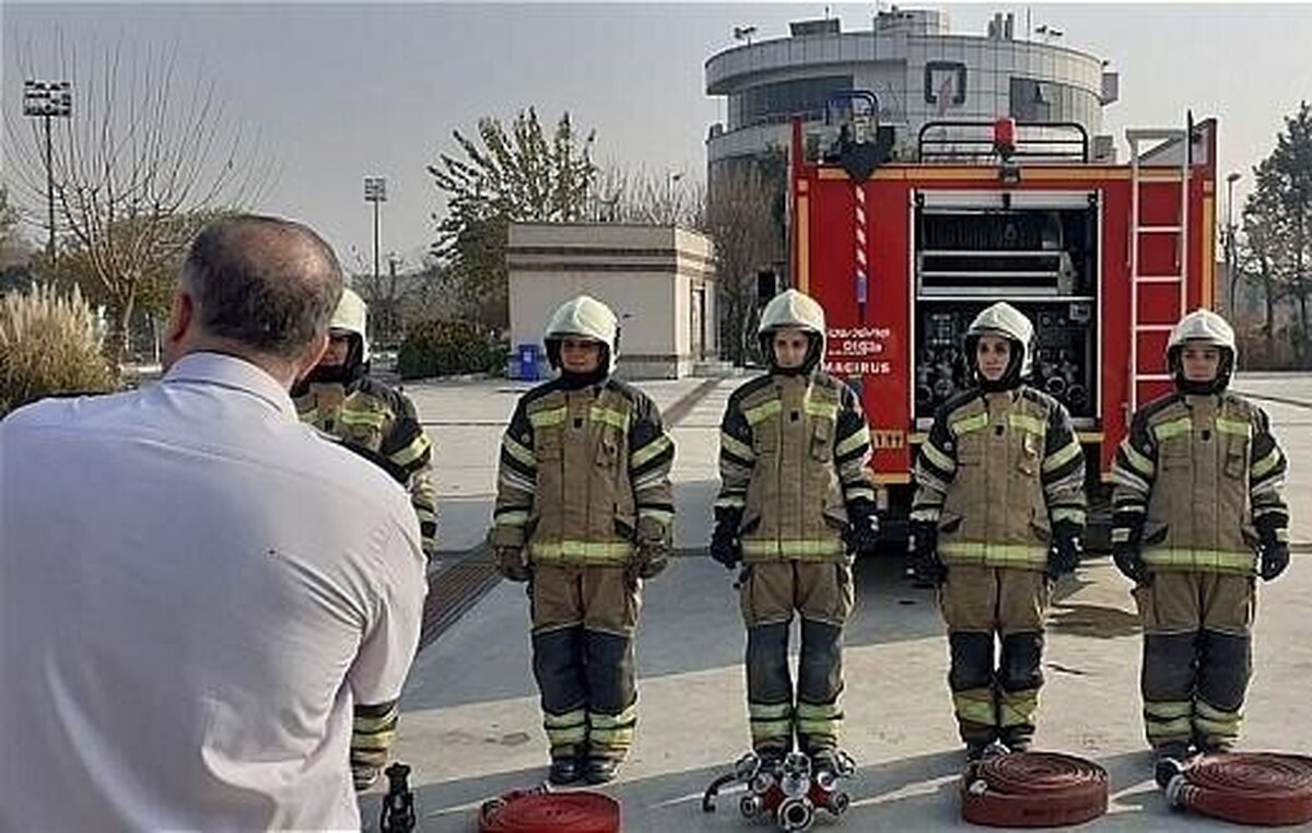 ۱۶ زن آتش‌نشان کجا هستند؟