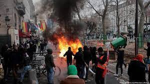 وزارت خارجه: ایران نگران جان معترضان فرانسوی است/ پلیس فرانسه مراقب باشد