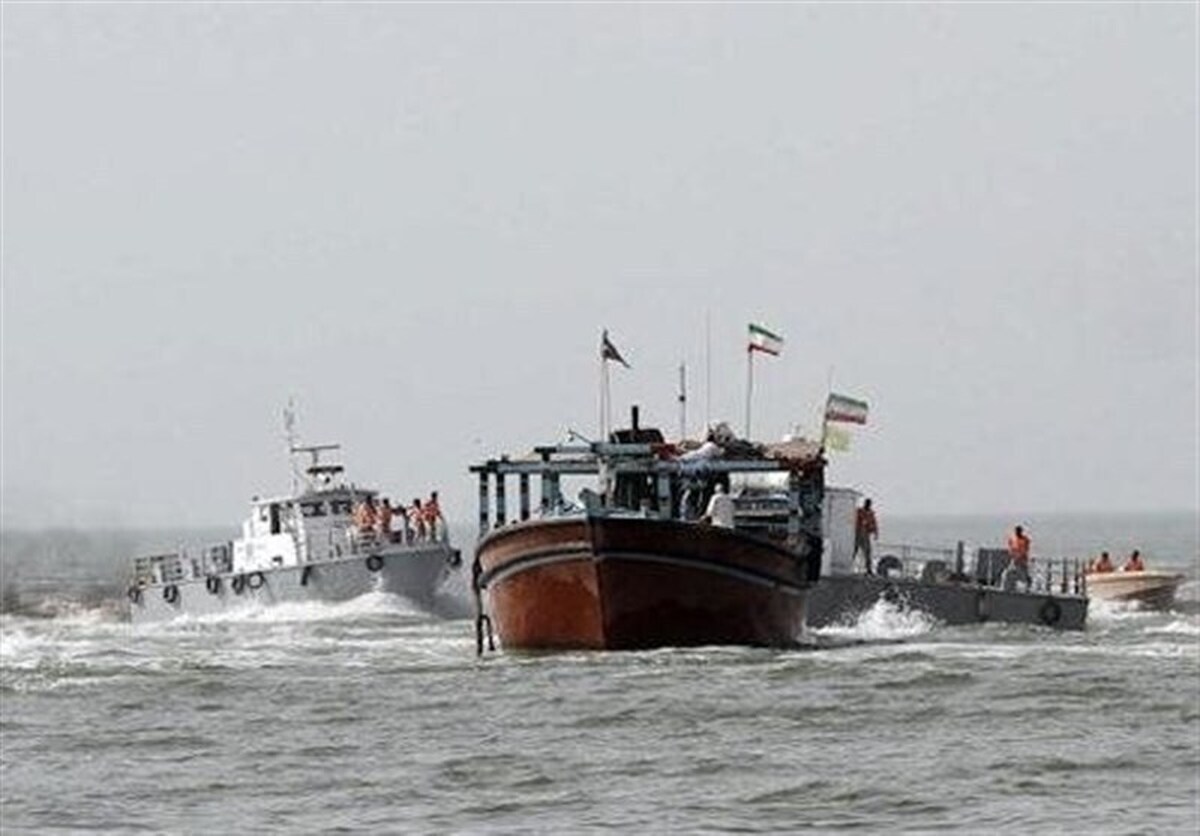 سپاه شناور حامل ۹۰ هزار لیتر سوخت قاچاق را توقیف کرد
