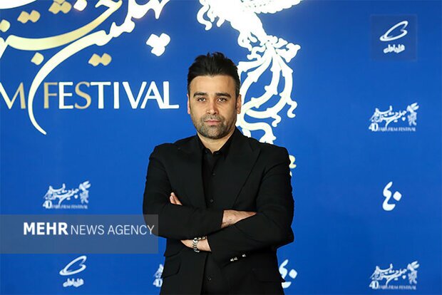 سید رضا محقق تهیهکننده به بازیگرانش که جشنواره فجر را تحریم کردهاند: کجا با رفاقت پای این کار آمدهاید؟ ۴۰۰ میلیون تومان دستمزد گرفتهای! شما آبروی آزادی را هم بردهاید!