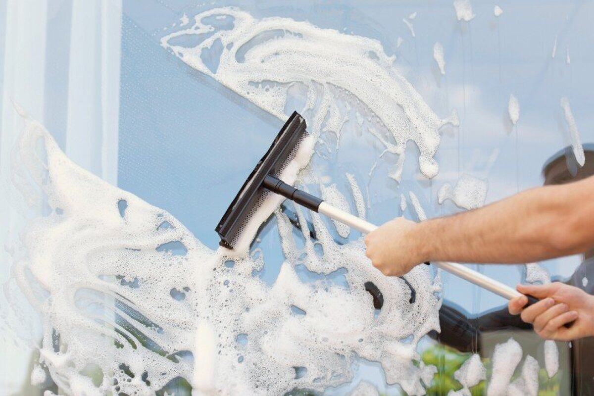 چگونه قسمت بیرونی پنجره ها را تمیز کنیم؟