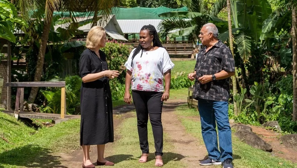 عذرخواهی یک خانواده انگلیسی به دلیل برده داری 200 سال قبل عذرخواهی یک خانواده انگلیسی به دلیل برده داری 200 سال قبل