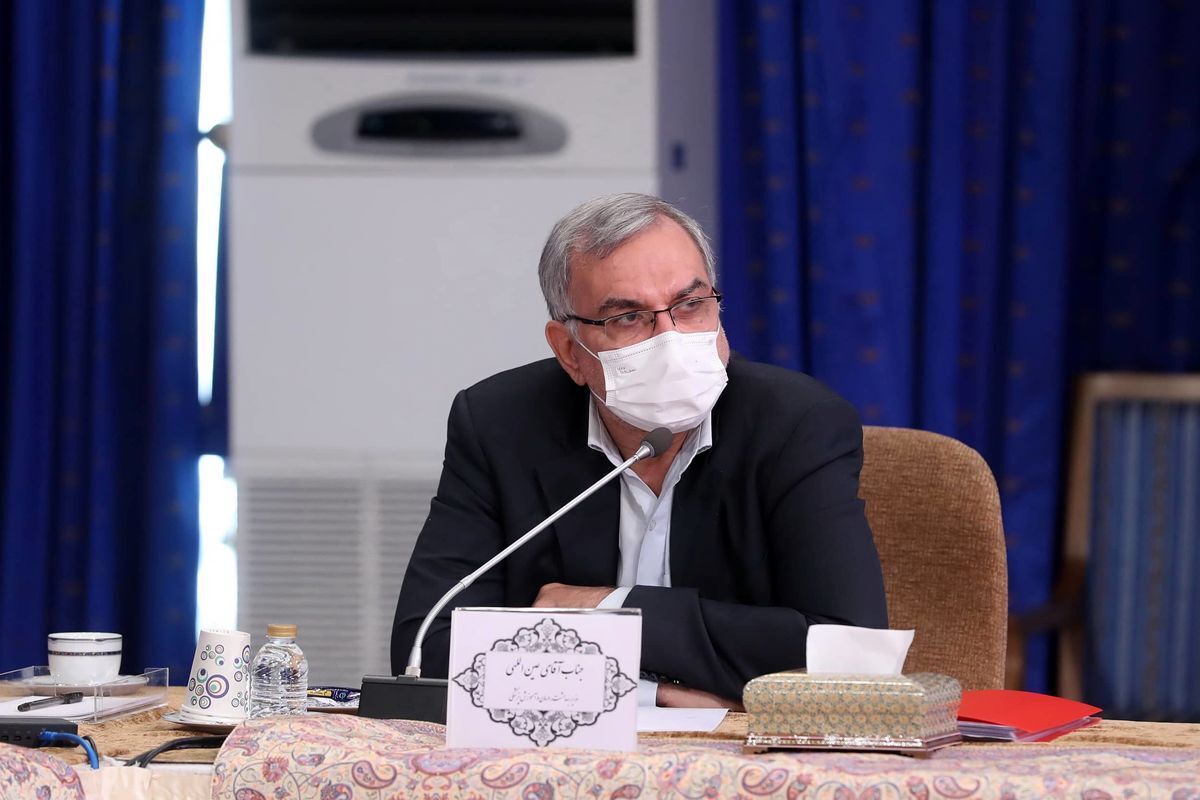 وزیر بهداشت: عامل مسمومیت دانش آموزان قمی میکروبی نیست/  هیچ گونه نگرانی در مورد دانش آموزان بیمار وجود ندارد