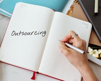 سیاست آمریکا و اروپا در قبال ایران/ آمریکا برونسپاری میکند، دبنال سردرد سیاسی نیست سیاست آمریکا و اروپا در قبال ایران/ آمریکا برونسپاری میکند، دبنال سردرد سیاسی نیست