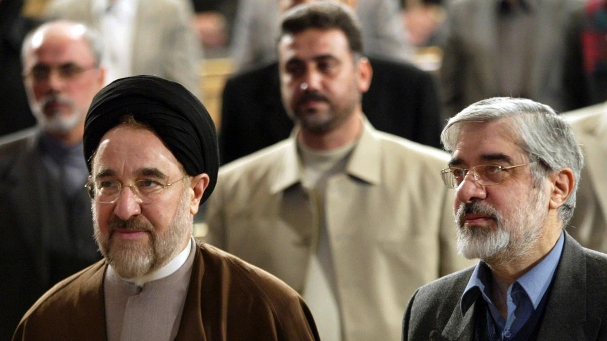 حمله تند روزنامه جوان به موسوی و خاتمی: «آلزایمر سیاسی» گرفته اند/ قدرت شنوایی و بینایی شان را هم از دست داده اند