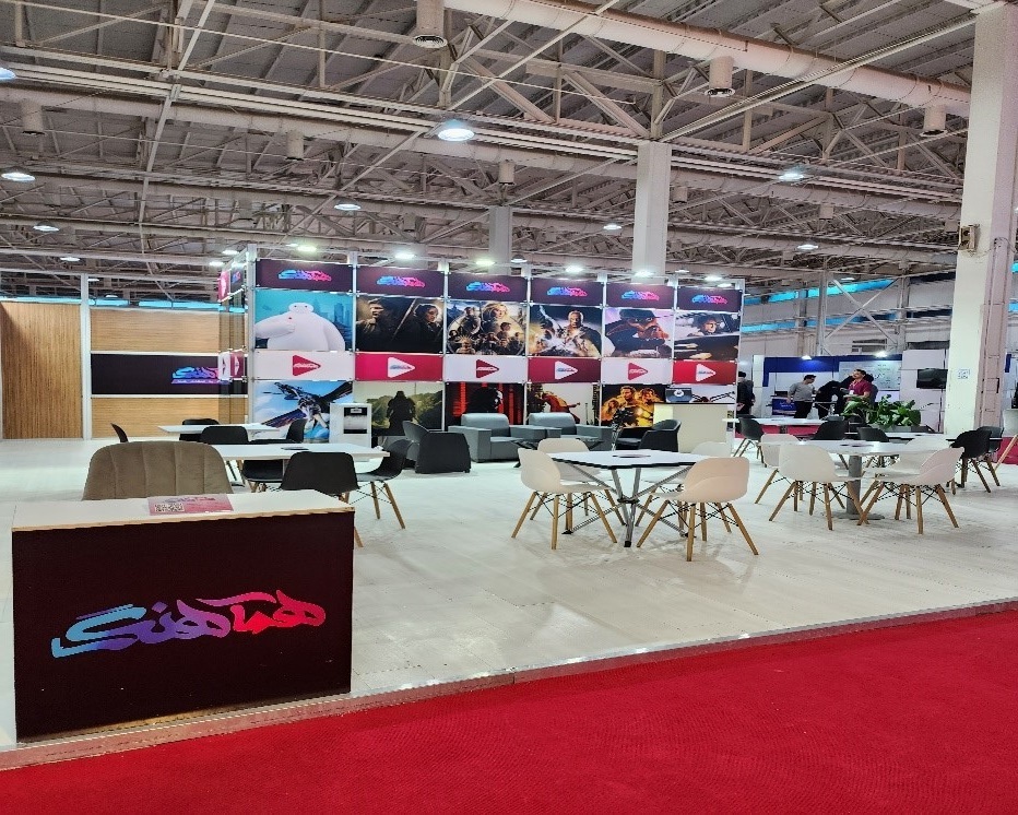 فیلم ها برای مخاطبان به عنوان یک جاذبه تفریحی و سرگرمی بسیار مهم هستند فیلم ها برای مخاطبان به عنوان یک جاذبه تفریحی و سرگرمی بسیار مهم هستند