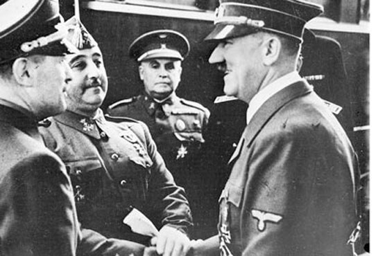 رژیمهای توتالیتر و اتوریتر (اقتدارگرا) چه فرقی دارند؟ رژیمهای توتالیتر و اتوریتر (اقتدارگرا) چه فرقی دارند؟