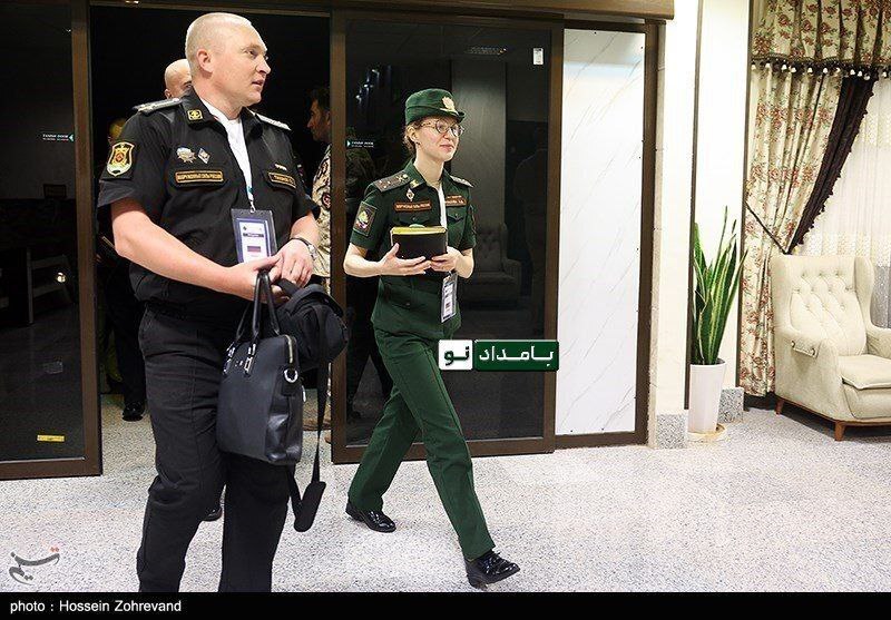 پوشش افسر زن روس در ایران برای رزمایش کمربند دریایی ایران چین و روسیه (عکس)