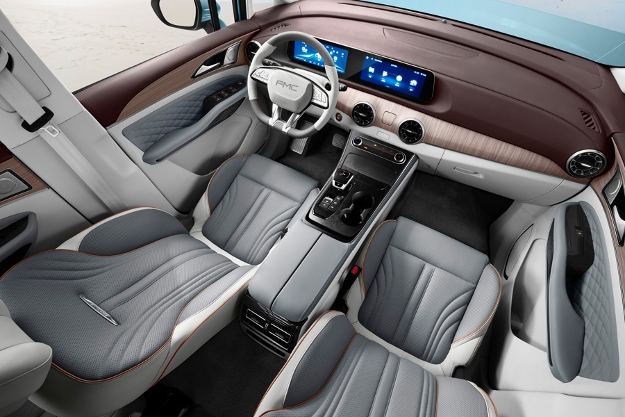 سوبا M4، شاسی بلندی لوکس یا یک قایق تفریحی مجلل!