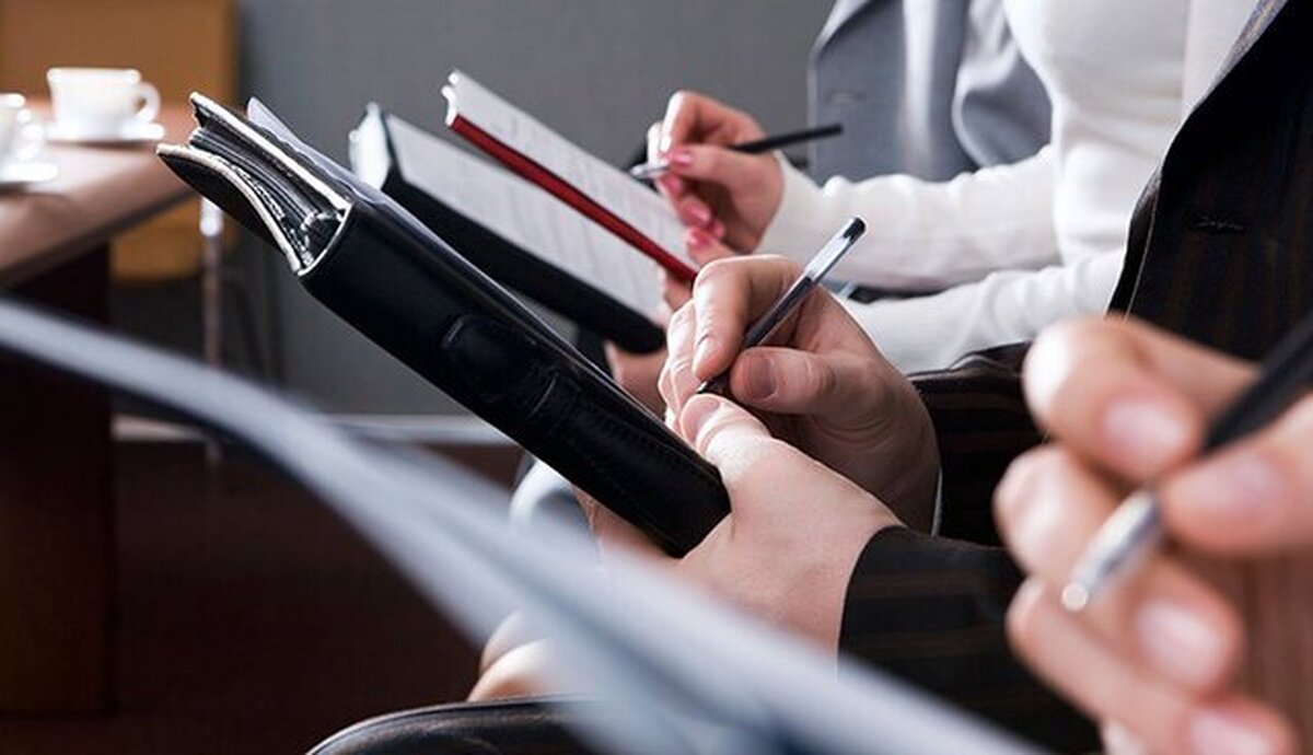 سیلی عضو شورای شهر تبریز به یک خبرنگار / واکنش معاون مطبوعاتی ارشاد