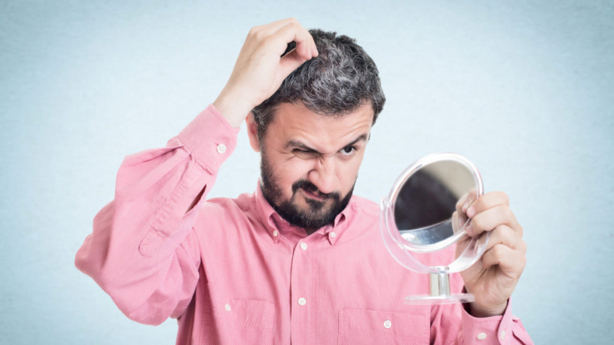 چرا نباید موهای خاکستری یا سفید را از ریشه بکنید؟