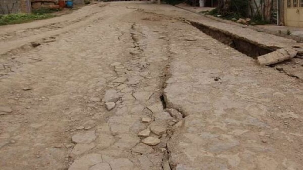 اصفهان/ سیلاب و مسدودشدن یک رودخانه بر اثر رانش زمین