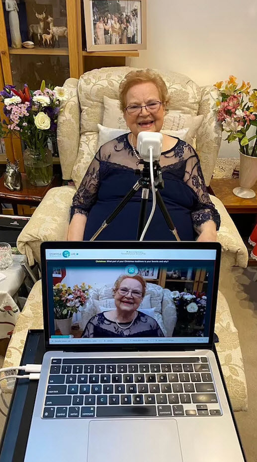 یک زن در مراسم عزاداری خودش شرکت کرد! (+عکس) یک زن در مراسم عزاداری خودش شرکت کرد! (+عکس)