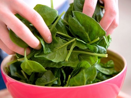 روش نگهداری اسفناج هم در یخچال و هم فریزر روش نگهداری اسفناج هم در یخچال و هم فریزر