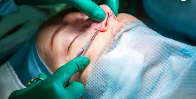 روزنامه شرق: گردشگران از خارج برای جراحی زیبایی به مشهد می آیند/ کار دلال ها سکه است روزنامه شرق: گردشگران از خارج برای جراحی زیبایی به مشهد می آیند/ کار دلال ها سکه است